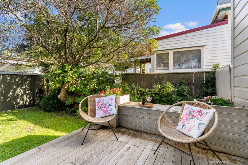 17 Medway Street, Island Bay, Wellington - Carousel 2
