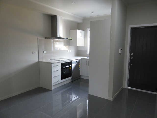 3/2 Rosalind Street, Deanwell, Hamilton - Carousel 2