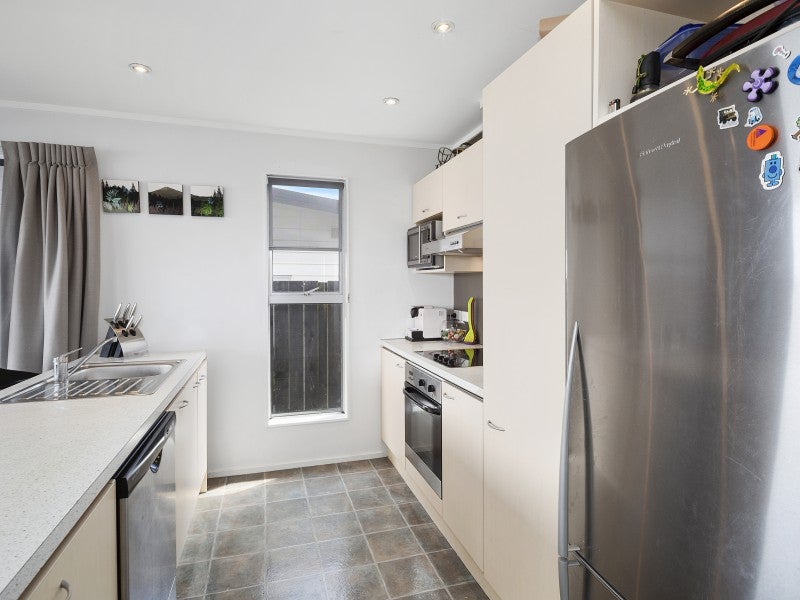 16 Kekeno Grove, Tirohanga, Lower Hutt - Carousel 2