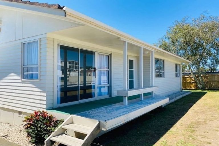 21 Kemble Close, Mangere, Auckland - Carousel 1