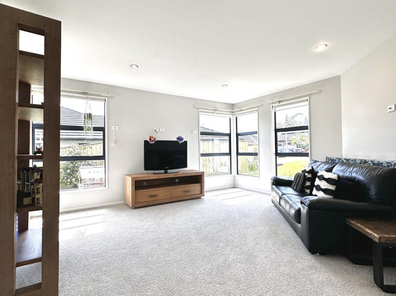 37 Pony Park Place, Beachlands, Auckland - Carousel 2