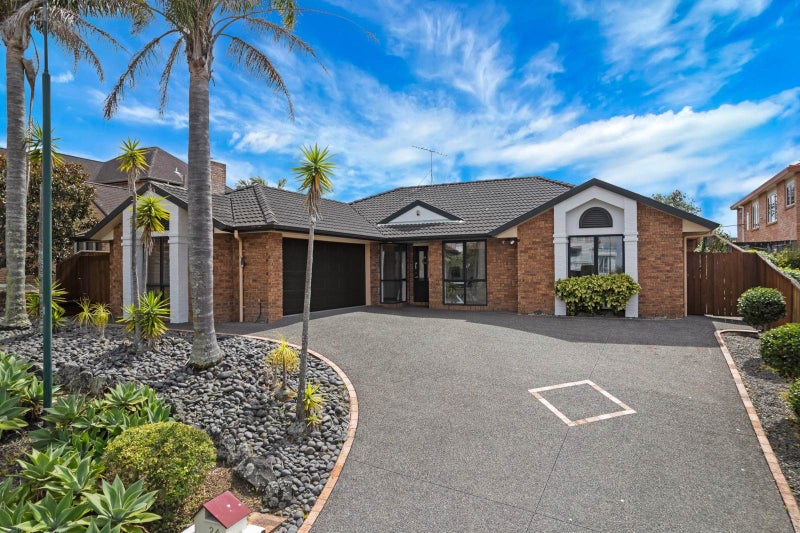 24 St Clair Place, Browns Bay, Auckland - Carousel 1