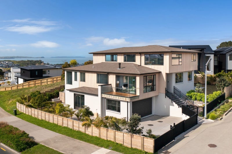2 Taku Close, Long Bay, Auckland - Carousel 1