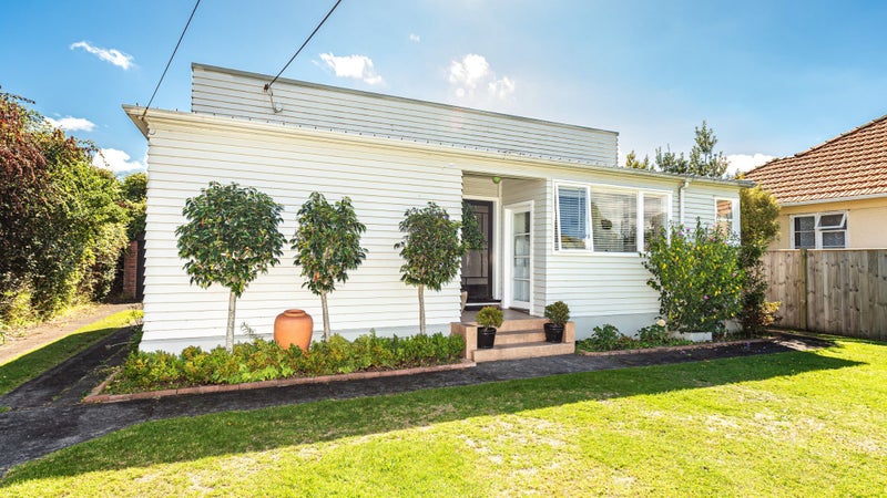 11 Nixon Street, Whanganui East, Whanganui - Carousel 1
