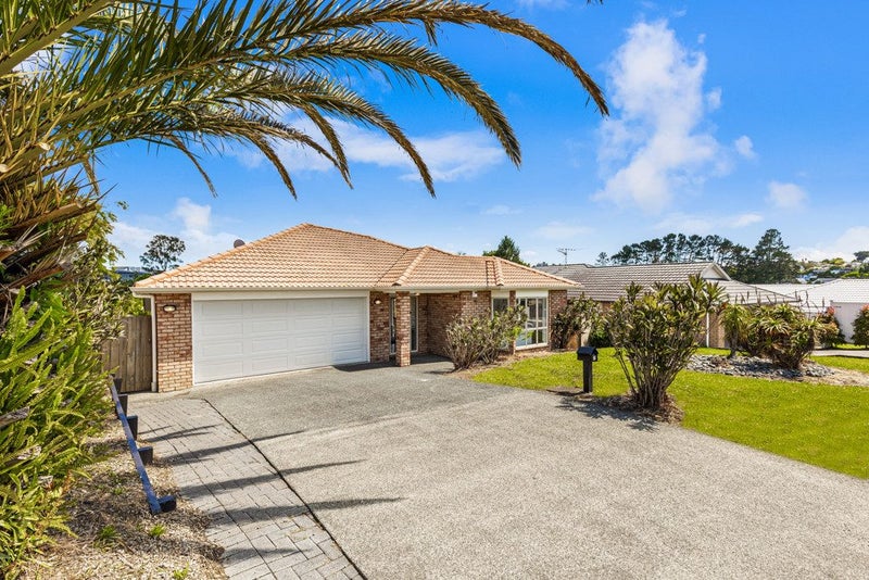 41 Jadewynn Drive, Massey, Auckland - Carousel 1