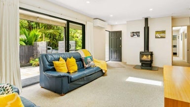 420 Scenic Drive, Waiatarua, Auckland - Carousel 1