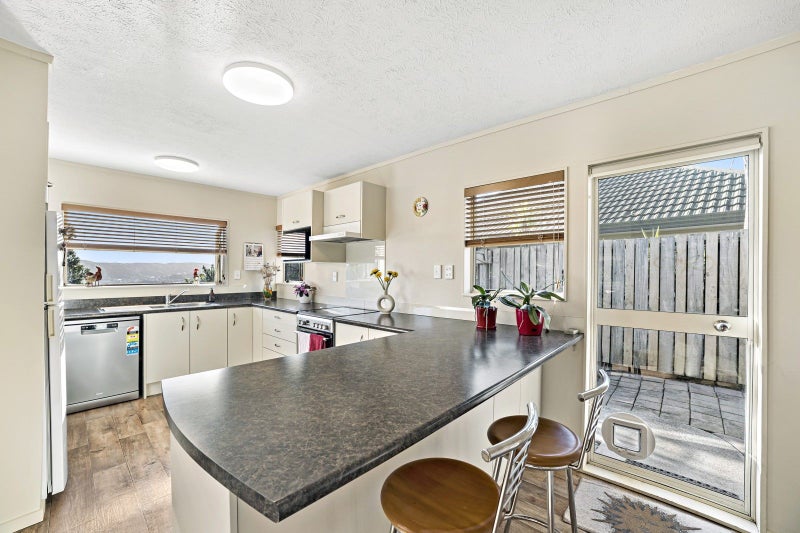 8B Sunningdale Lane, Woodridge, Wellington - Carousel 2