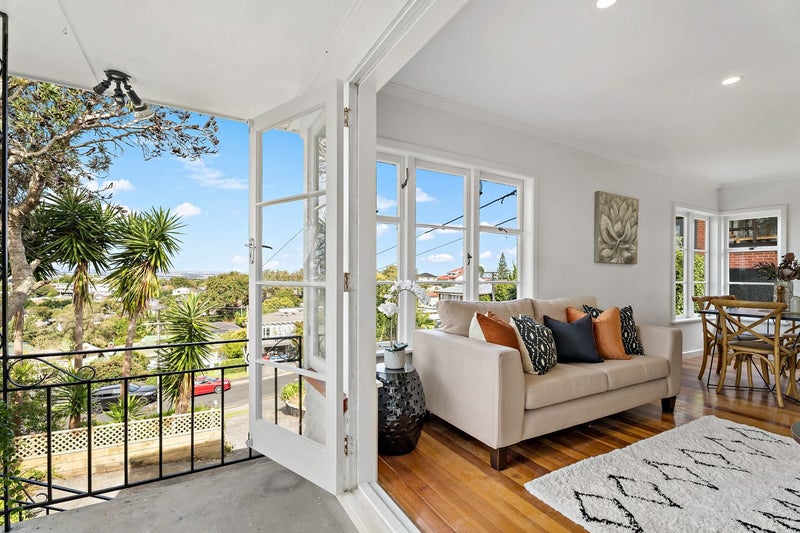 4 McIlroy Avenue, Hillsborough, Auckland - Carousel 1