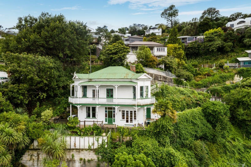 2 Kowhai Road, Bluff Hill, Napier - Carousel 1