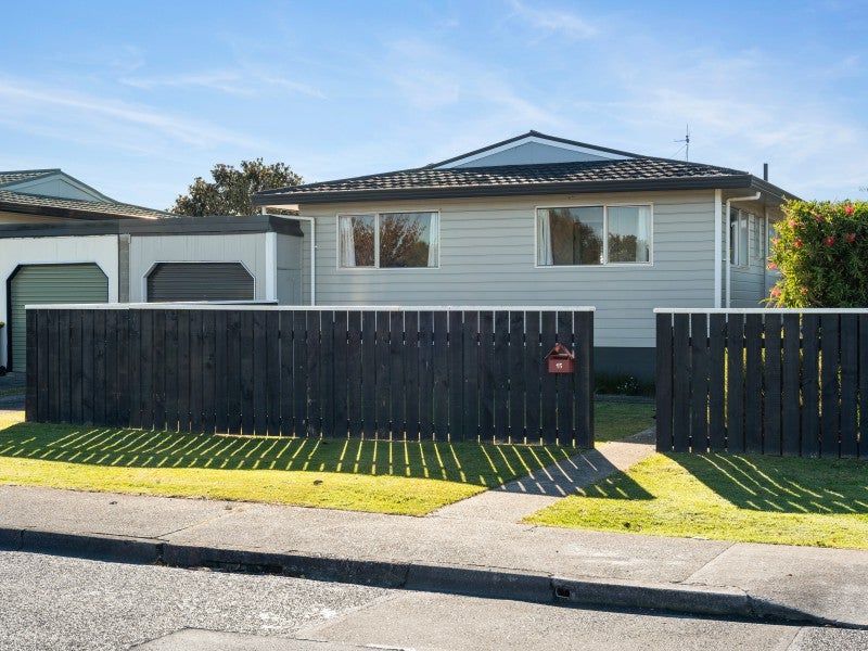 15A Manawa Avenue, Raumati Beach, Paraparaumu - Carousel 1
