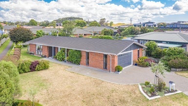 10 Norfolk Drive, Otamatea, Whanganui - Carousel 1