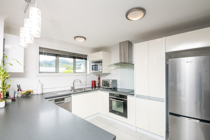 17A Beauchamp Street, Tawa, Wellington - Carousel 2