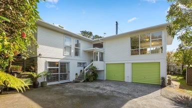 8 Katarina Grove, Tawa, Wellington - Carousel 1