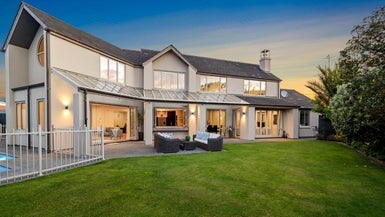 2 Chilton Grove, Hutt Central, Lower Hutt - Carousel 1