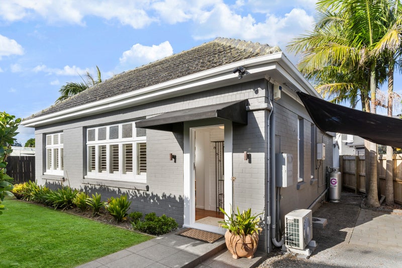 9 Howlett Street, Waterview, Auckland - Carousel 1