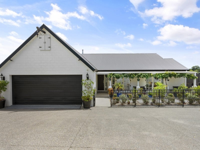 21 Broadwater Close, Pyes Pa, Tauranga - Carousel 1