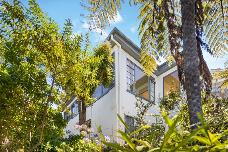 6 Ariki Road, Hataitai, Wellington - Carousel 1