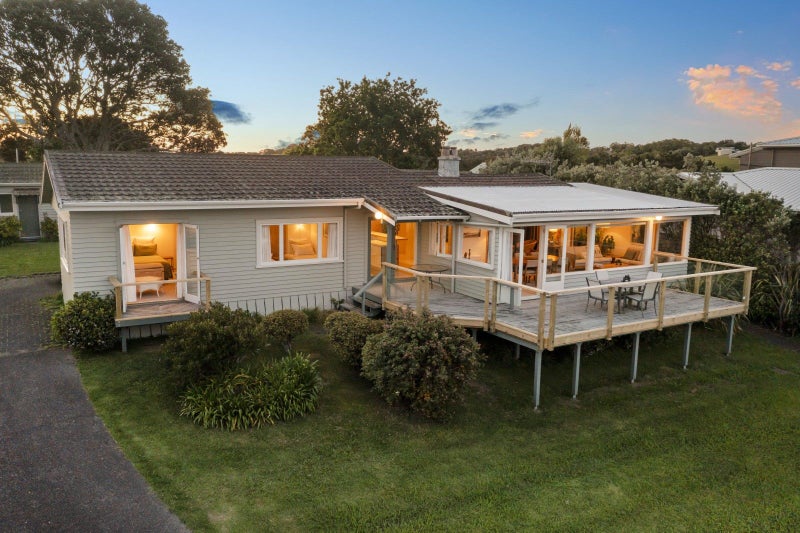 51 Tiri Road, Oneroa, Waiheke Island - Carousel 1