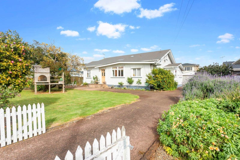 2 Carlie Street, Papatoetoe, Auckland - Carousel 1
