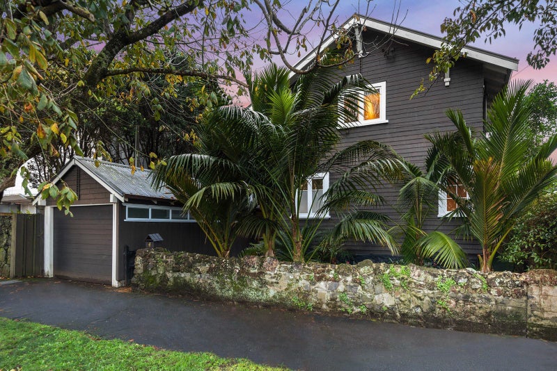 4 Poronui Street, Mount Eden, Auckland - Carousel 1