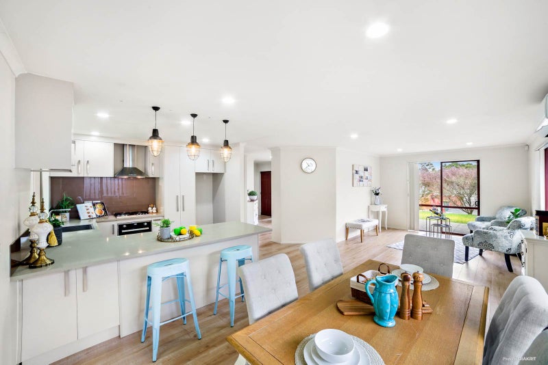 8 Fernbank Lane, Greenhithe, Auckland - Carousel 2
