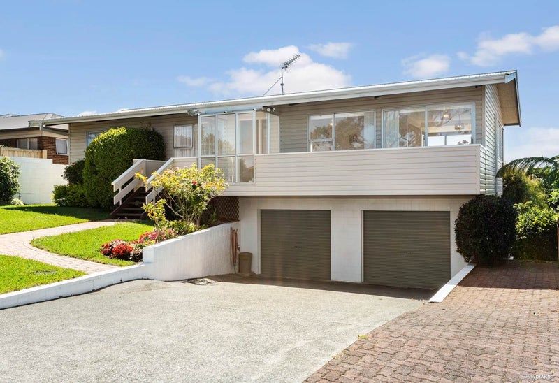37 Sartors Avenue, Northcross, Auckland - Carousel 1