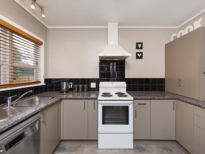 1B Wood Street, Takaro, Palmerston North - Carousel 2