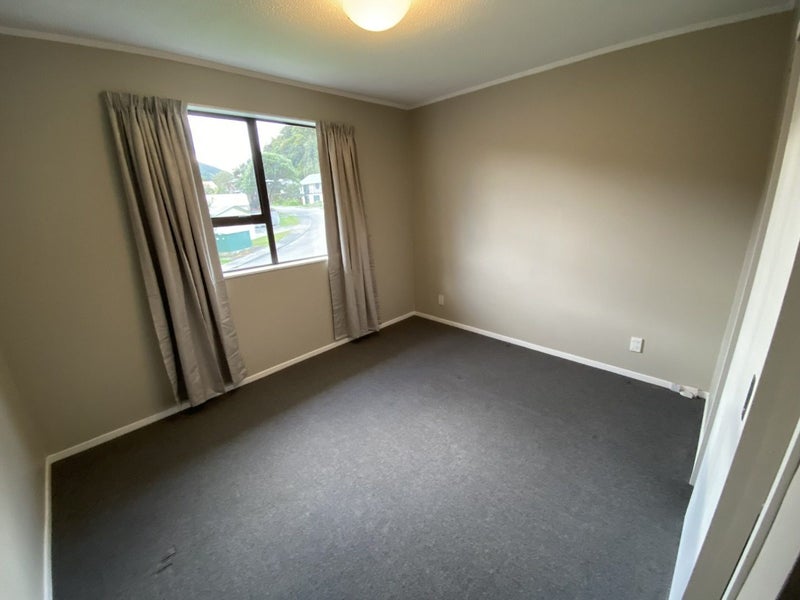 8 Fiona Grove, KARORI 6012, WELLINGTON - Carousel 10