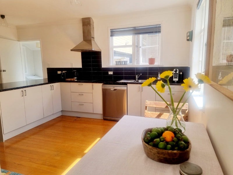 207 Riverside Avenue, Point England, Auckland - Carousel 2