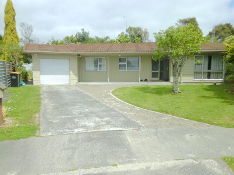 2 Geraldine Crescent, Cloverlea, Palmerston North - Carousel 1