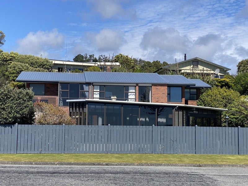 1 Domain Terrace, Karoro, Greymouth - Carousel 1