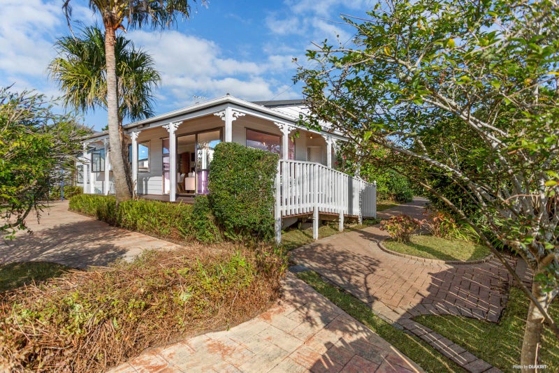 1/5 Tramway Road, Beach Haven, Auckland - Carousel 1