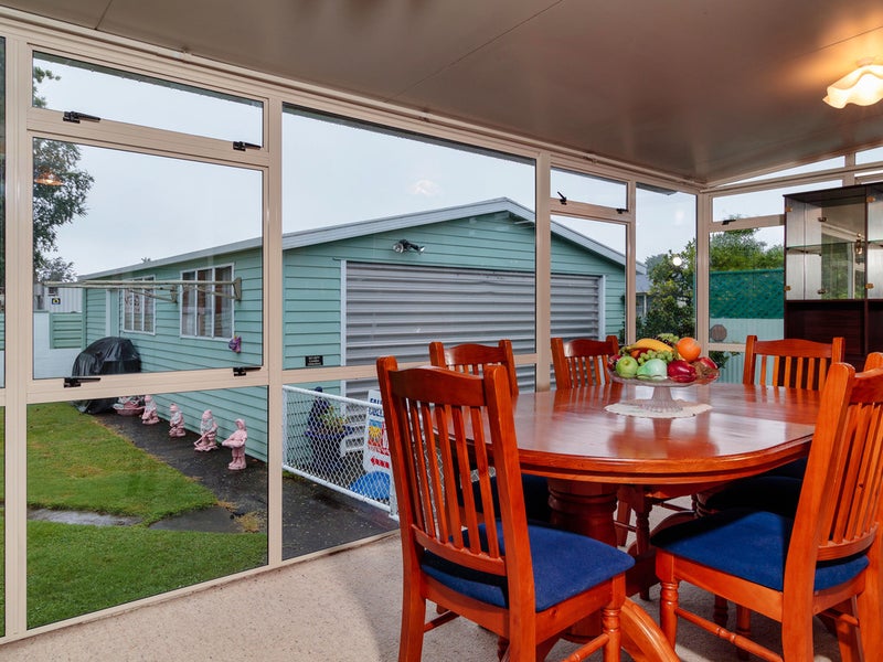 213 Sunnybank Crescent, Camberley, Hastings - Carousel 2