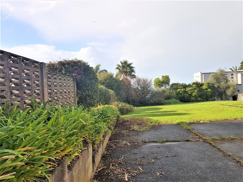 15 Scarboro Terrace, Murrays Bay, Auckland - Carousel 15