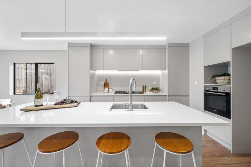 7 De Quincey Terrace, Highland Park, Auckland - Carousel 2