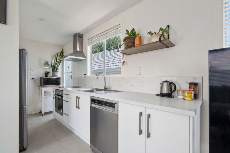 1/11 Radnor Street, St Albans, Christchurch - Carousel 2