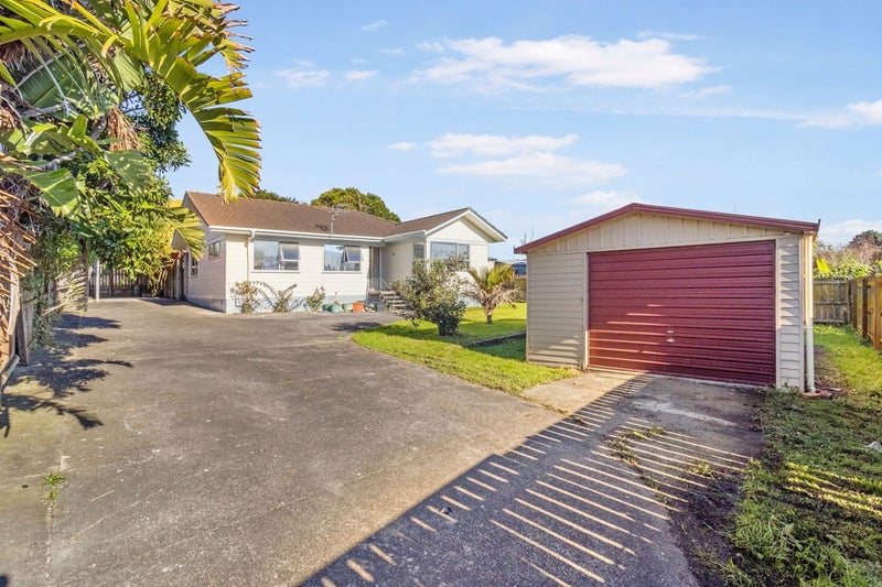 15 Bundena Place, Clendon Park, Auckland - Carousel 2