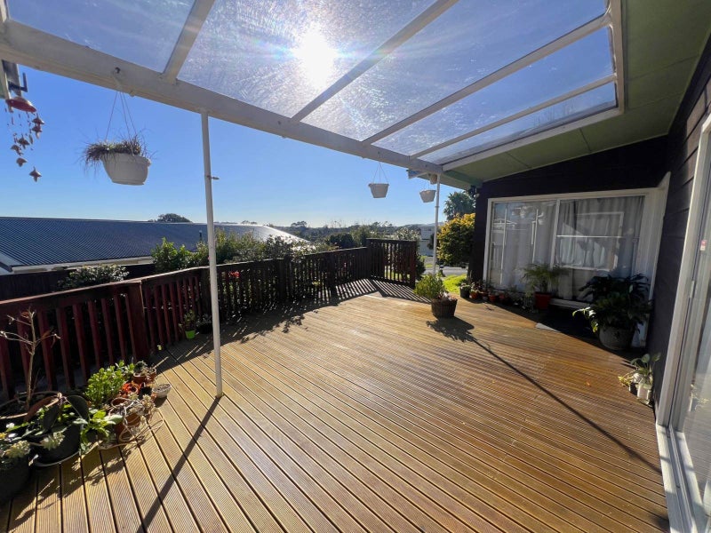 24 Caronia Crescent, Lynfield, Auckland - Carousel 2