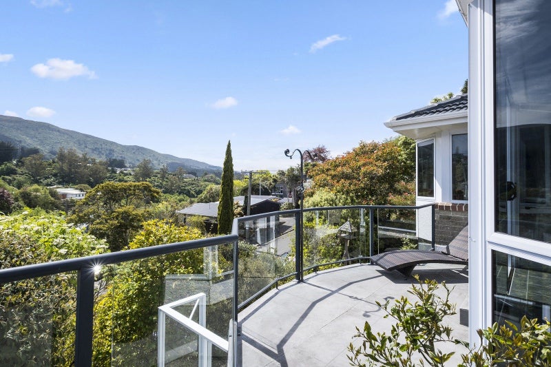8 Jason Street, Helensburgh, Dunedin - Carousel 2