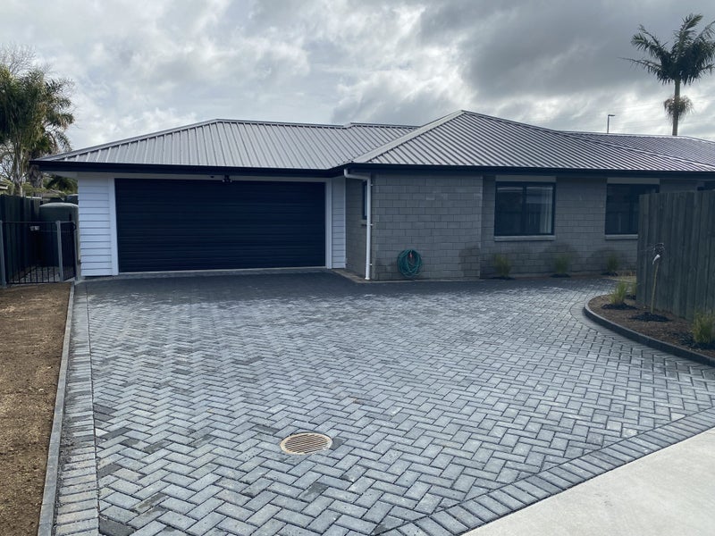 209A Walter Strevens Drive, Conifer Grove, Takanini - Carousel 1