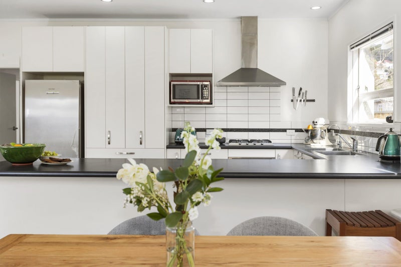 10 Moselle Street, Island Bay, Wellington - Carousel 2