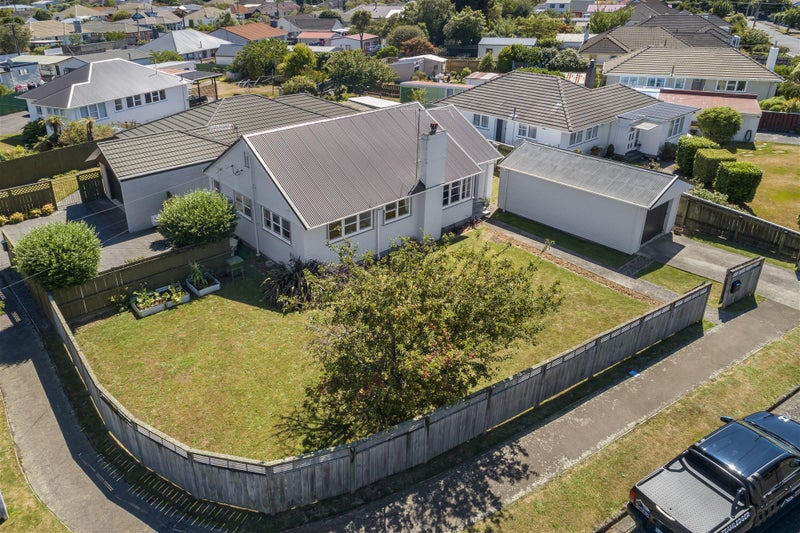 2 Robertson Street, Elderslea, Upper Hutt - Carousel 1