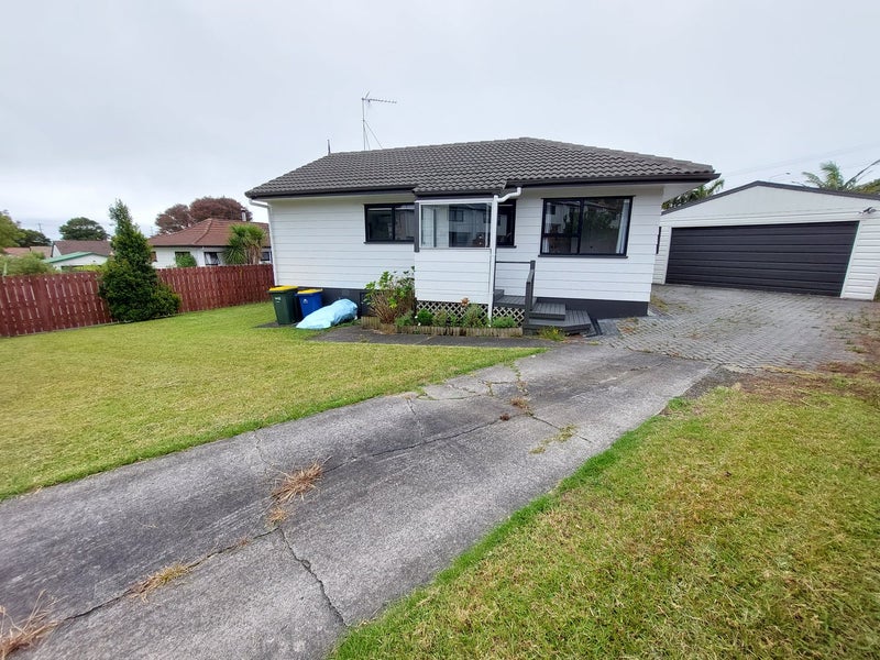 75 Santiago Crescent, Unsworth Heights, Auckland - Carousel 1