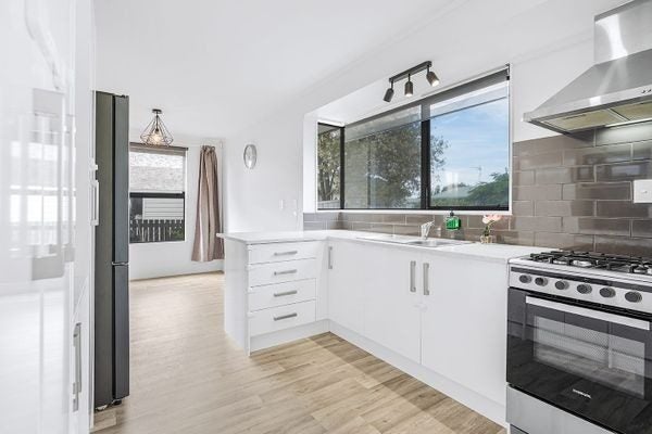 359 Kahikatea Drive, Dinsdale, Hamilton - Carousel 2