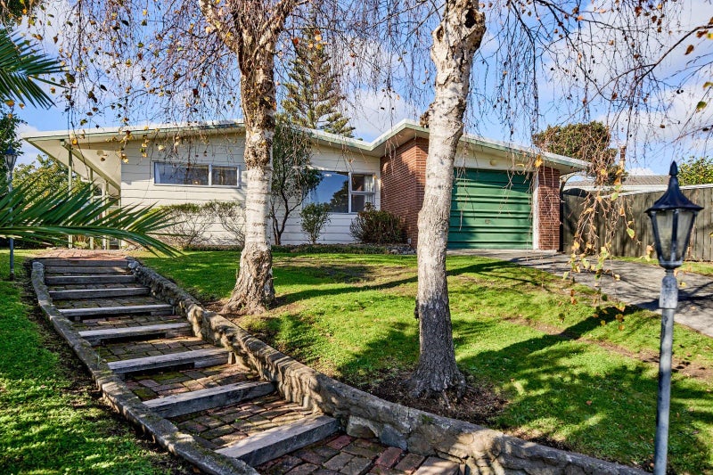 10 Kingswood Grove, Raumati Beach, Paraparaumu - Carousel 1