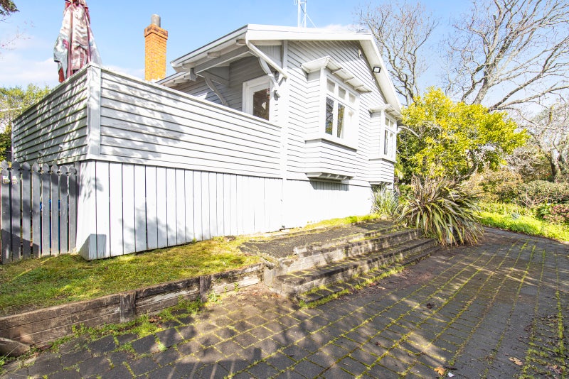 33 Oakley Avenue, Claudelands, Hamilton - Carousel 1