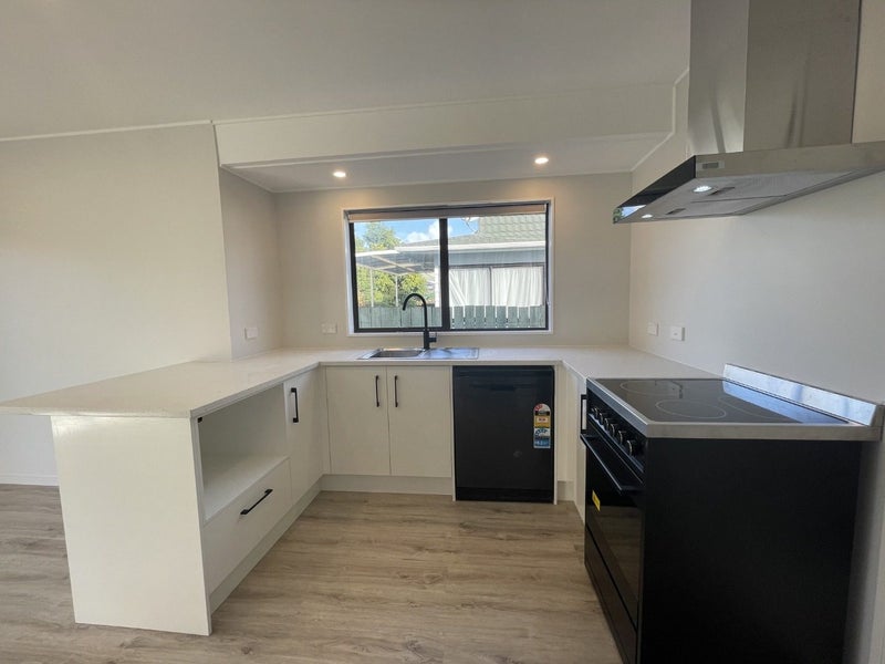 1/46 Aviemore Drive, Highland Park, Auckland - Carousel 2