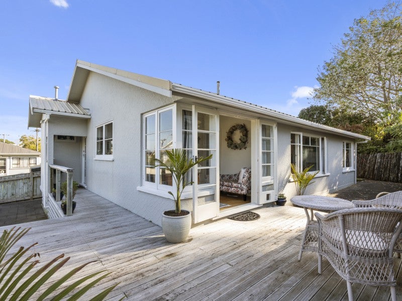 221A Ngamotu Road, Spotswood, New Plymouth - Carousel 1