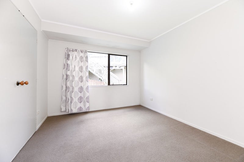 10 Frosses Place, Massey, Auckland - Carousel 23