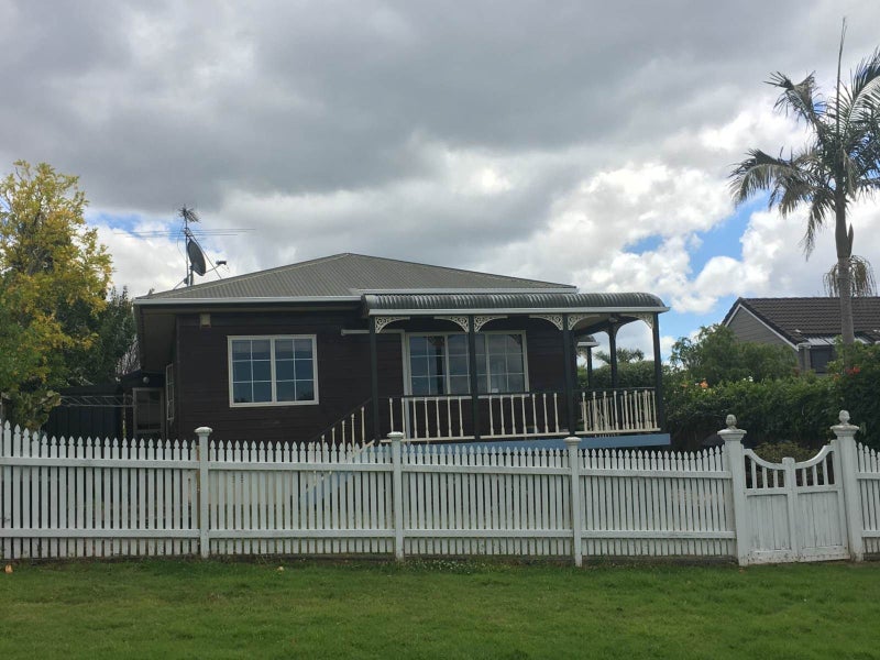 1/98 Simmental Crescent, Somerville, Manukau - Carousel 1